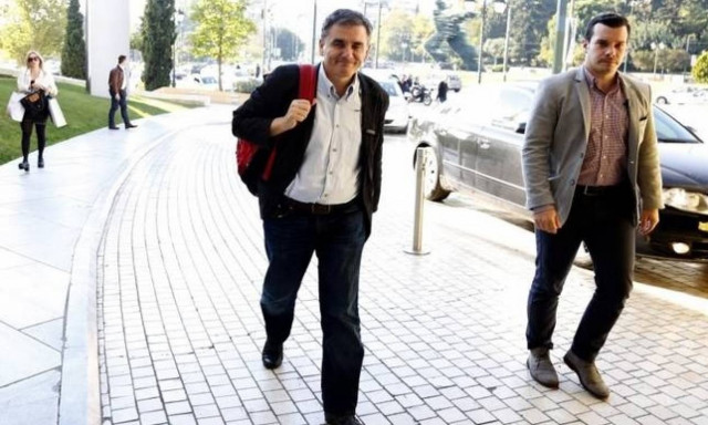 Negotiations between government and institutions resume on Tuesday (28/02/2017)