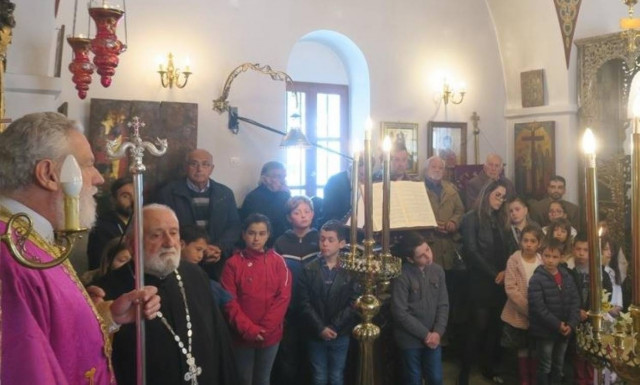 Οι μαθητές της Φολεγάνδρου στη Θεία Λειτουργία για την Παναγία «Μαρτιάτισσα» (pics)