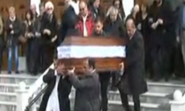 Δυστύχημα Πόρσε: Θρήνος στις κηδείες της 33χρονης Αποστολίας και του 3χρονου Παύλου