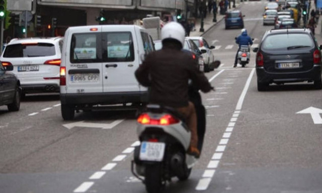 Άρειος Πάγος: Τα μηχανάκια που κινούνται ανάμεσα στις λωρίδες φταίνε σε περίπτωση ατυχήματος