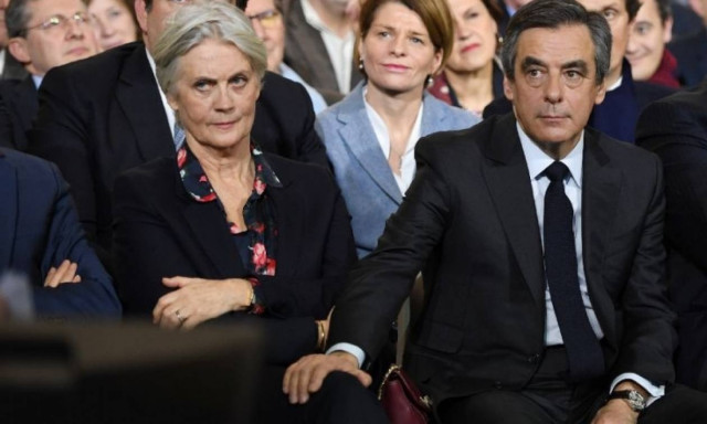 Σκάνδαλο «Penelopegate»: Δικαστική πηγή διαψεύδει την κράτηση της σύζυγου του Φρανσουά Φιγιόν