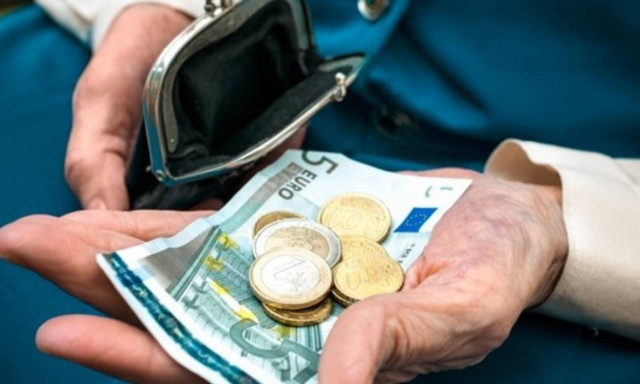 Απίστευτη αδικία: «Πετσοκόβουν» τις συντάξεις χηρείας