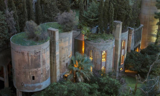 Viral: Αρχιτέκτονας μετατρέπει εργοστάσιο τσιμέντου στο πιο εντυπωσιακό σπίτι που έχετε δει (Pics)