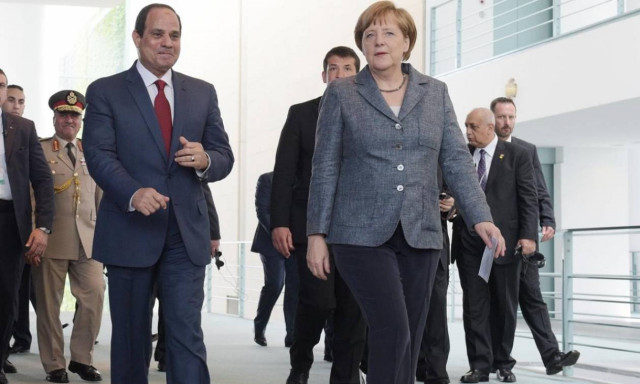 Η Μέρκελ αναζητά λύσεις στο μεταναστευτικό σε Κάιρο και Τύνιδα