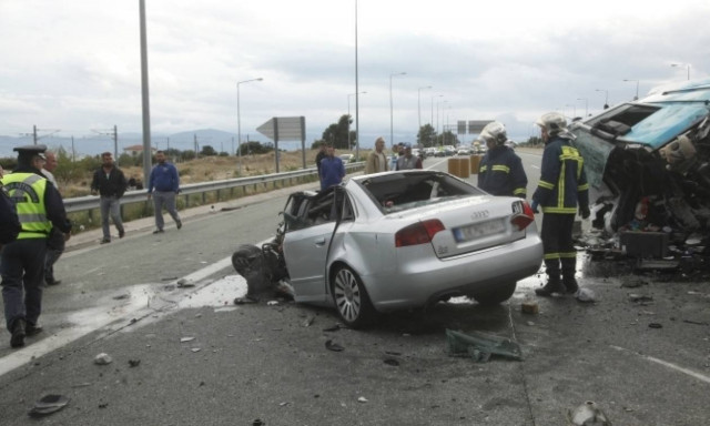 Φθιώτιδα: Το κλάμα του μωρού έσωσε οικογένεια που είχε σταματήσει σε πάρκινγκ της Εθνικής Οδού!
