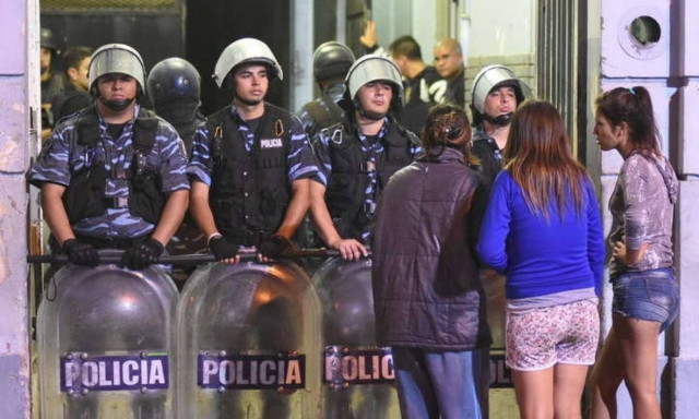 Φρίκη στην Αργεντινή: Επτά κρατούμενοι κάηκαν ζωντανοί από πυρκαγιά σε αστυνομικό τμήμα (Pics+Vid)