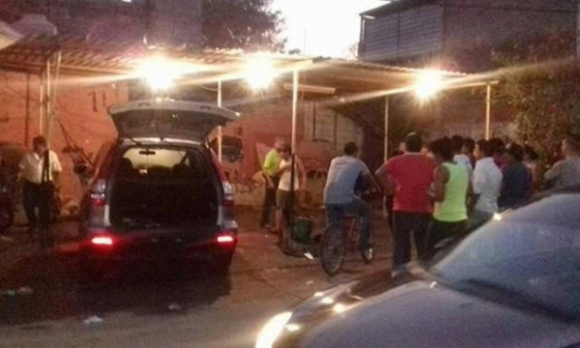 Σοκ: «Γάζωσαν» δημοσιογράφο την ώρα που κοιμόταν