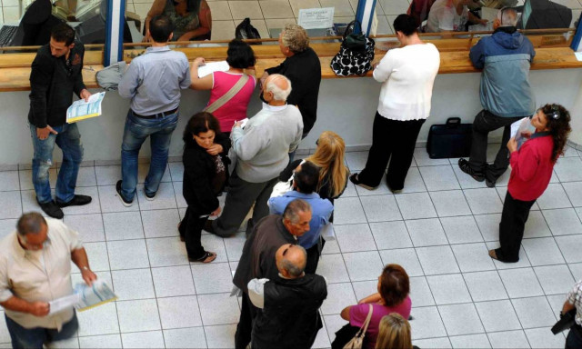 Φορολογικές δηλώσεις: Οι 12 ανατροπές - Τι ισχύει για απαλλαγές, τεκμήρια διαβίωσης και πόθεν έσχες