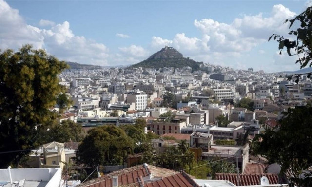 Καιρός: Αραιές νεφώσεις - Πού θα βρέξει το βράδυ