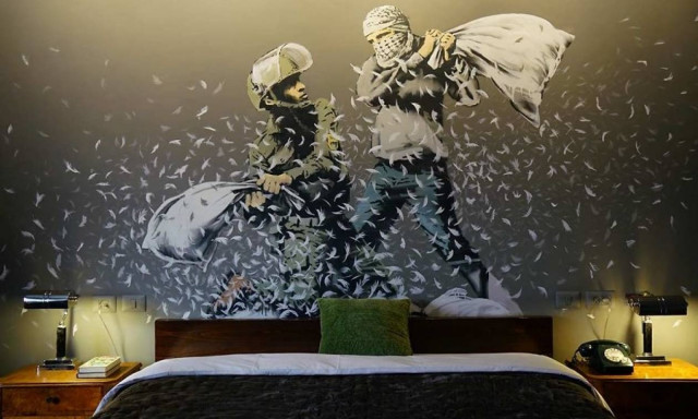 O ανατρεπτικός Banksy «ξαναχτύπησε» και στέλνει καυστικό μήνυμα από τη Βηθλεέμ