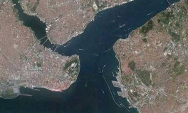 Τουρκία: Εντυπωσιακή υποθαλάσσια διάβαση πεζών στο Βόσπορο!