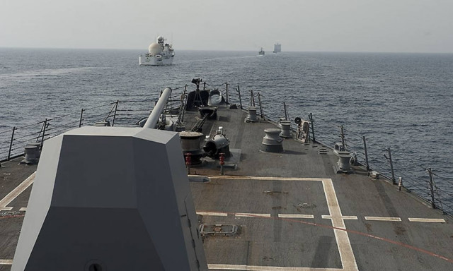 «Θερμό» επεισόδιο ιρανικών πλοίων με αμερικανικά πλοία στα Στενά του Ορμούζ