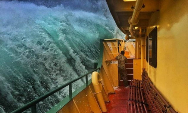 Viral: Το άκρον άωτον της ηρεμίας μέσα στην καταιγίδα (Pics)