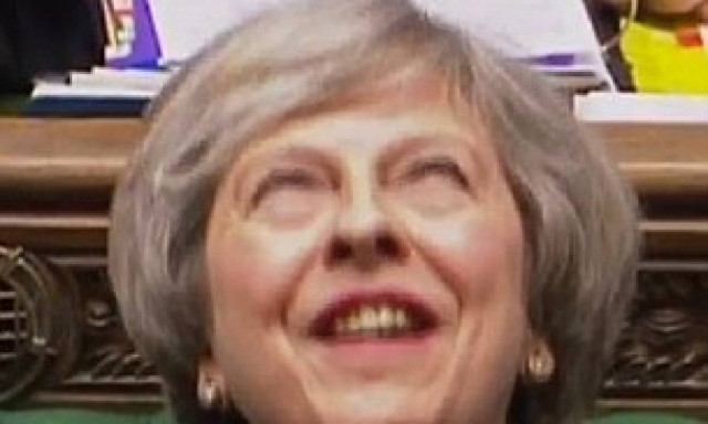 Βρετανία: Το «σατανικό» γέλιο της Μέι που «έριξε» το διαδίκτυο (vid)