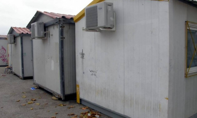 Πάτρα: Διαμαρτυρία γονέων για σχολείο που λειτουργεί σε κοντέινερ