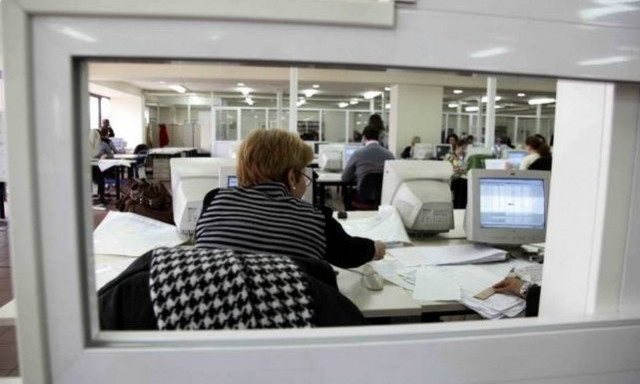 Ευκαιρίες και παγίδες πίσω από την «έξοδο» από το Δημόσιο για τους 58ρηδες