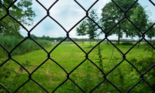 Απίστευτο: Συνελήφθη επειδή έκανε σεξ με... τον φράχτη - Τον κατήγγειλε η γειτόνισσα