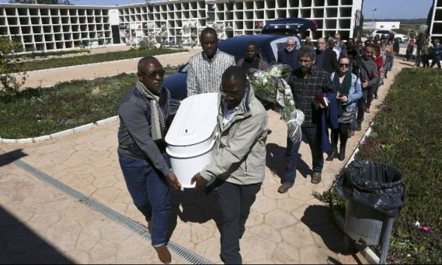 Ισπανία: Κηδεύτηκε ένας εξάχρονος Κογκολέζος, ο «Αϊλάν της Ισπανίας»