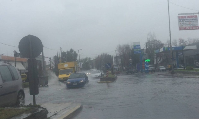 Καιρός ΤΩΡΑ: Η ΕΜΥ προειδοποιεί - Αυτές τις περιοχές θα «σαρώσει» η κακοκαιρία σε λίγες ώρες