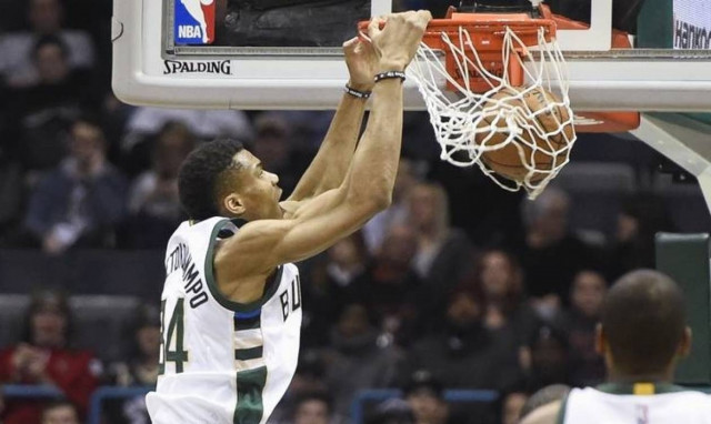 Τρέλανε κόσμο ο Αντετοκούνμπο – Ηγετική εμφάνιση και νίκη για τους Μπακς (vid)