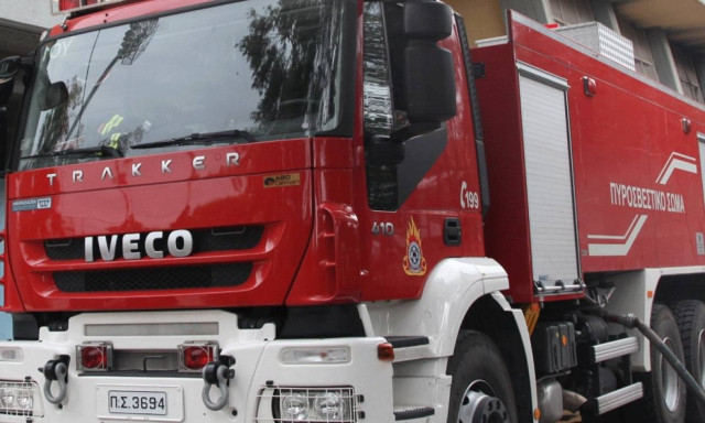 Μεγάλη φωτιά σε διαμέρισμα στη Θεσσαλονίκη