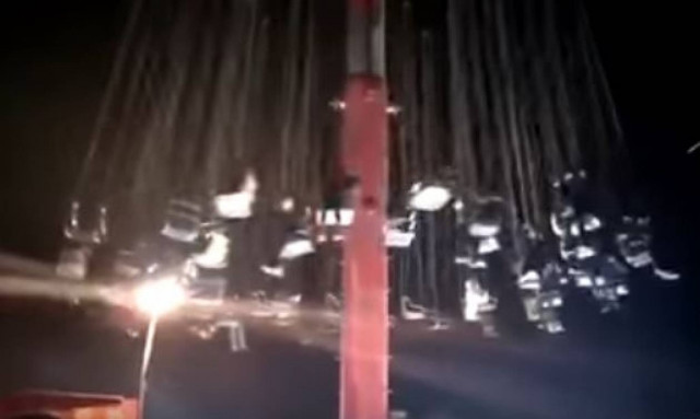 Η βόλτα του τρόμου: Εφιαλτικό βίντεο με κατάρρευση παιχνιδιού σε λούνα παρκ (vid)