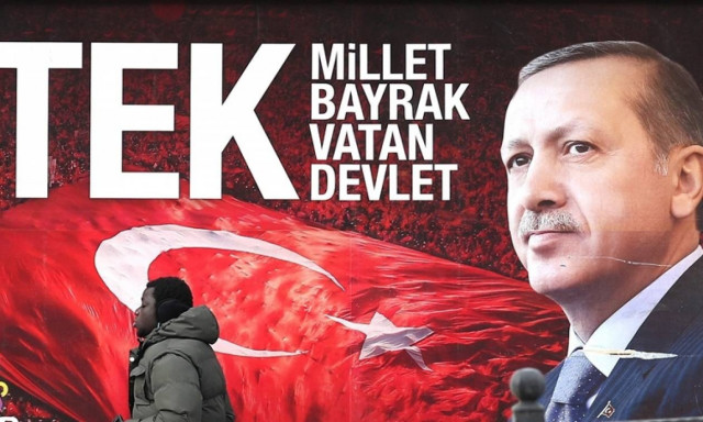 Η Γερμανία κάνει πίσω και θα επιτρέψει την παρουσία Τούρκων πολιτικών σε προεκλογικές εκδηλώσεις