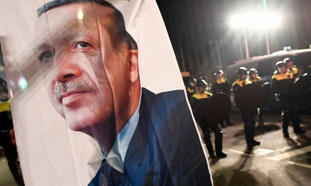 Στα άκρα η κόντρα του Ερντογάν με την Ολλανδία: Διακόπτονται οι διπλωματικές σχέσεις