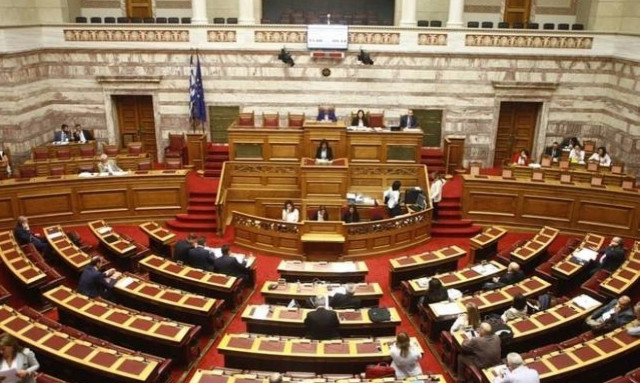 Τι επαγγέλματα κάνουν σήμερα τέσσερις πρώην βουλευτές – Δεν θα πιστεύετε με τι ασχολούνται!