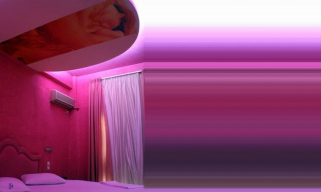 Ρόδος: Ξενοδοχείο γυμνιστών ψάχνει υπαλλήλους! Αυτός είναι ο «ροζ» όρος που θα κληθούν να υπογράψουν