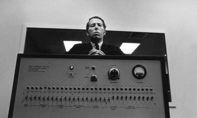 Η εξουσία διαφθείρει! Εννέα στους δέκα ανθρώπους θα έκαναν πρόθυμα ηλεκτροσόκ στους άλλους!