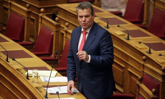 Ο Πετρόπουλος βαφτίζει ως «βελτιώσεις» τις μειώσεις των συντάξεων