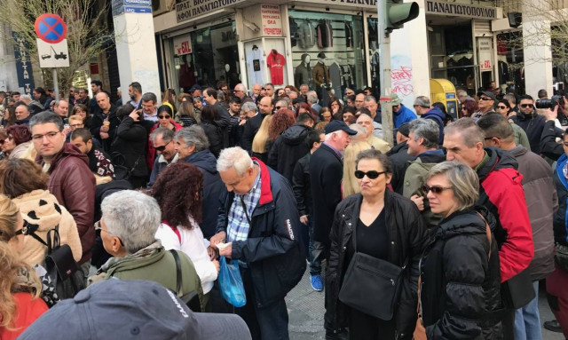 Πορεία της Εθνικής Ομοσπονδίας Τυφλών στο κέντρο της Αθήνας (pics+vid)