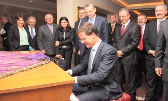 Μαρκ Ρούτε: Ο εργένης που ήθελε να γίνει πιανίστας αλλά κατέληξε Πρωθυπουργός της Ολλανδίας