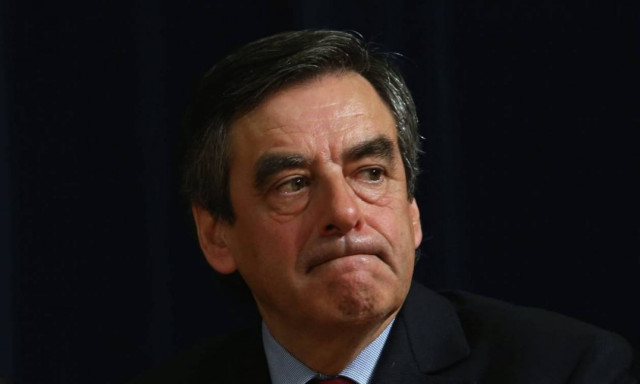 Γαλλία: Οκτώ στους δέκα πολίτες ρίχνουν «κόκκινη κάρτα» στον Φιγιόν