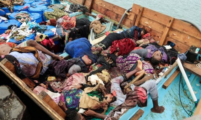 Φωτογραφίες σοκ από την Υεμένη: Εκτέλεσαν δεκάδες πρόσφυγες εν πλω!
