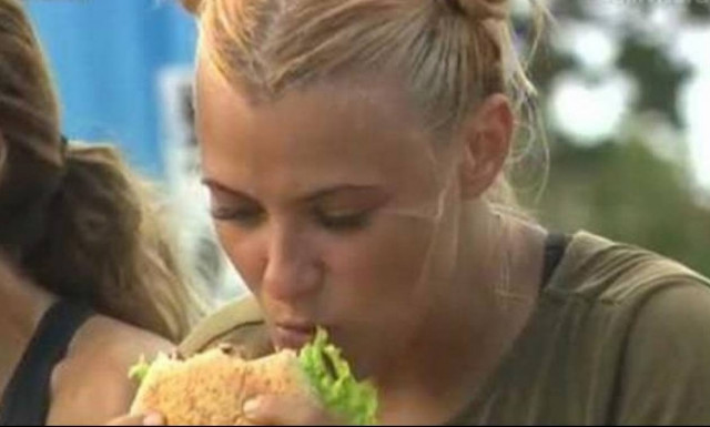 Survivor: «Μυστήριο» με τη Λάουρα Νάργες – Πώς εμφανίστηκε με βαμμένη ρίζα στα μαλλιά;