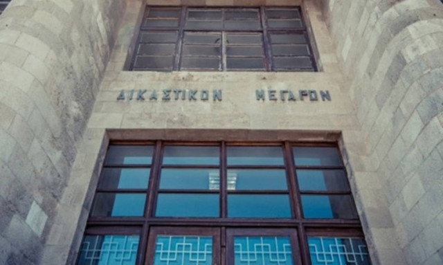 ΣΟΚ: Ανήρτησε στο Facebook γυμνές φωτογραφίες της συντρόφου του!