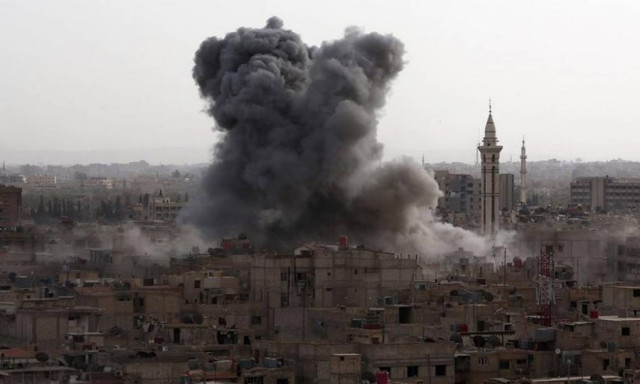 Συμβαίνει τώρα! Δείτε LIVE βομβαρδισμούς από τη Συρία