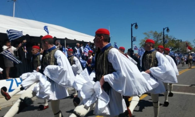 Με εύζωνες της Προεδρικής Φρουράς η ελληνική παρέλαση στη Φλόριδα (video)