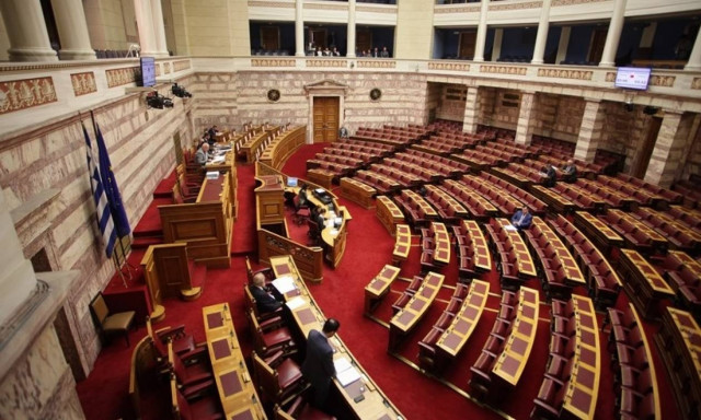 Βουλή: Εξομοιώνονται φορολογικά οι βουλευτές με το σύνολο των πολιτών