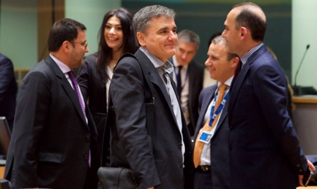 Τσακαλώτος και Αχτσιόγλου παραμένουν στις Βρυξέλλες για διαπραγματεύσεις