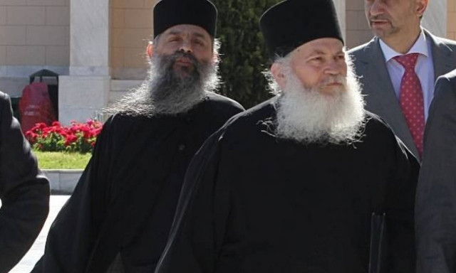 Υπόθεση Βατοπεδίου – Ακροατήριο σε Εφραίμ: «Άξιος ο γέροντας» - «Χριστός Ανέστη»