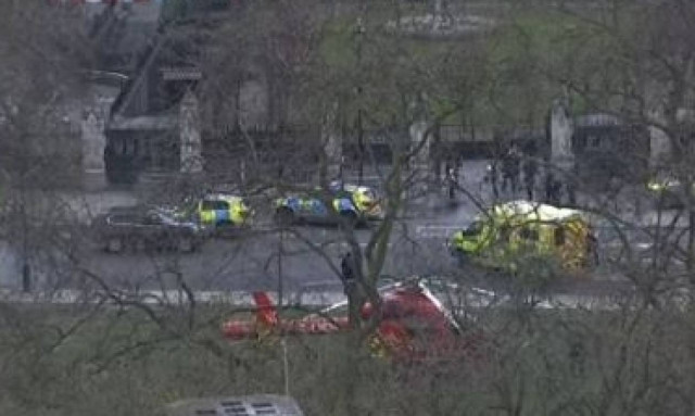 ΔΕΙΤΕ LIVE ΕΙΚΟΝΑ από το Λονδίνο μετά τη διπλή επίθεση