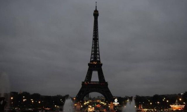 Επίθεση Λονδίνο – Έσβησαν τα φώτα στον Πύργο του Άιφελ