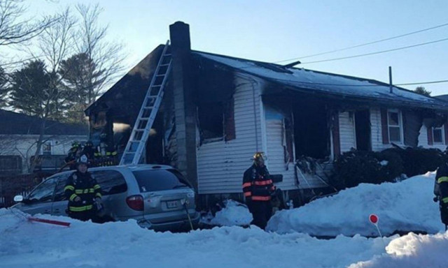 Προσπάθησε να εξολοθρεύσει μυρμήγκια και έκαψε το σπίτι και τα κατοικίδια