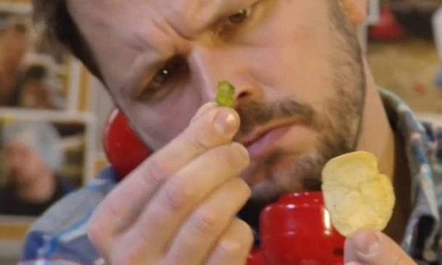 Προσοχή! Εσείς ξέρετε τι είναι τα πράσινα πατατάκια που βρίσκετε στα σακουλάκια