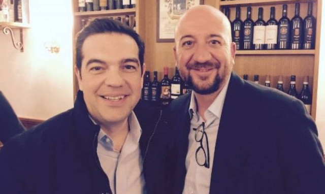 Μαζί με τον Βέλγο πρωθυπουργό παρακολουθεί τον αγώνα της εθνικής ο Τσίπρας (photo)