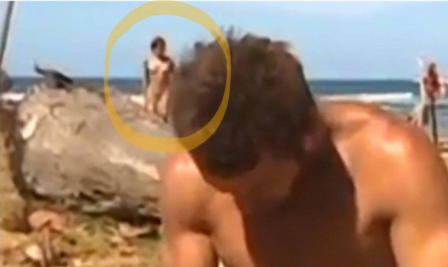 Survivor: Όλη η αλήθεια για τη «γυμνή» γυναίκα πίσω από τον Γιώργο Αγγελόπουλο (pics)