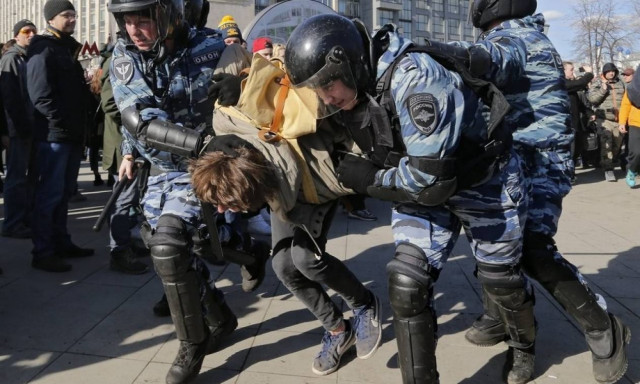 Ρωσία: Σε φυλάκιση καταδικάστηκε ο κύριος αντίπαλος του Πούτιν, Αλεξέι Ναβάλνι (Pics+Vids)